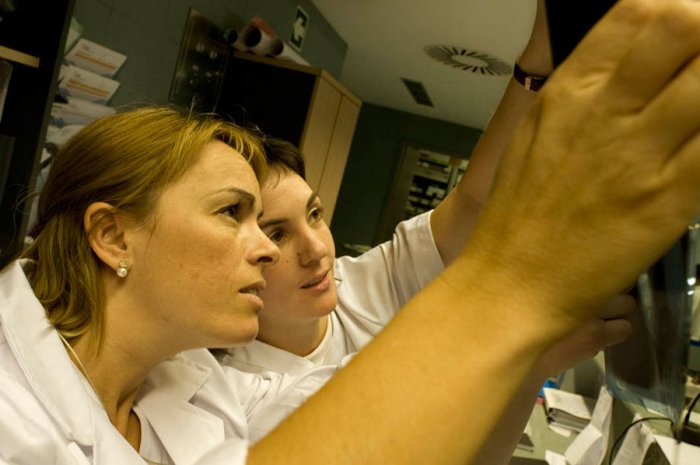 Explorando el cáncer - Dos enfermeras